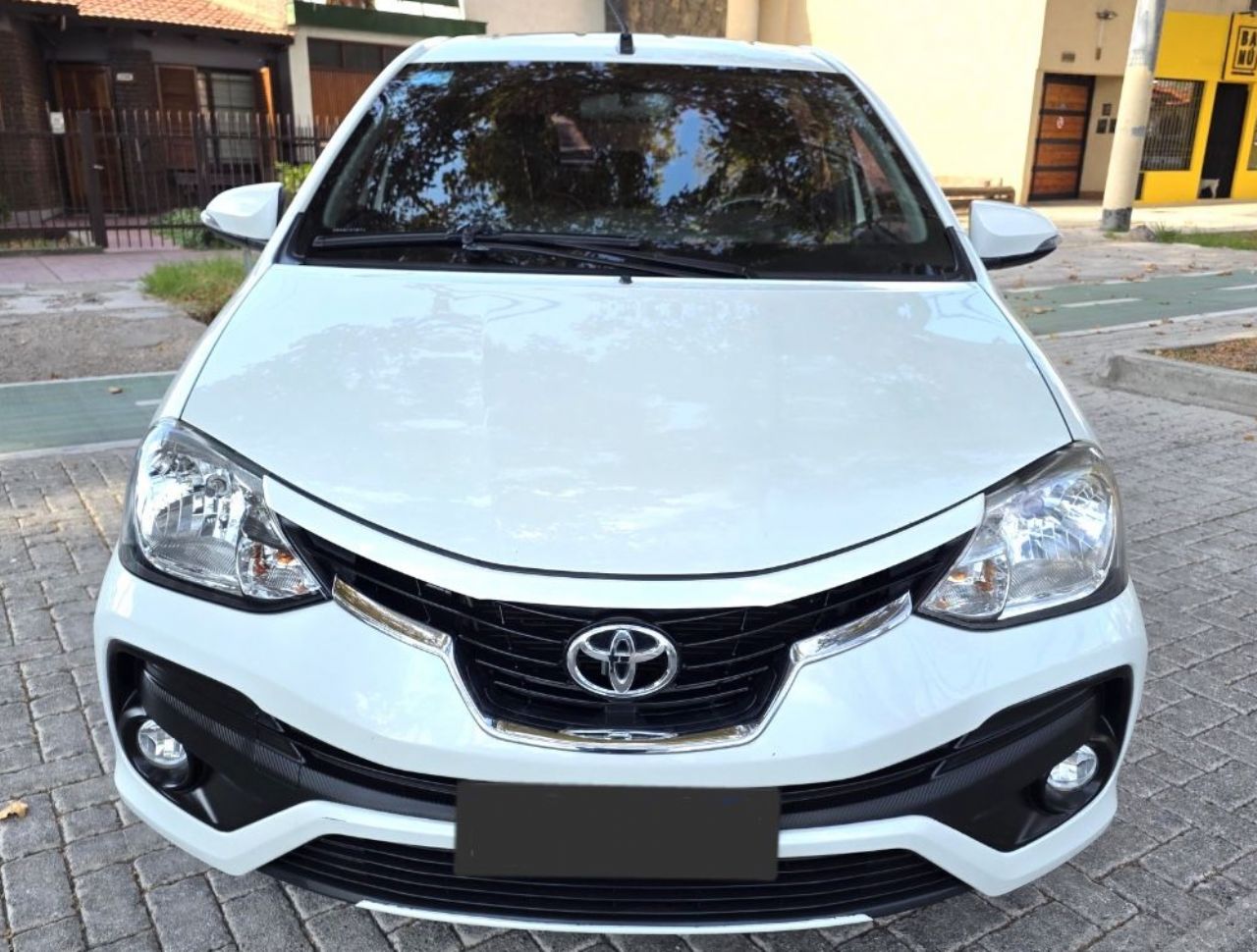 Toyota Etios Usado en Mendoza, deRuedas