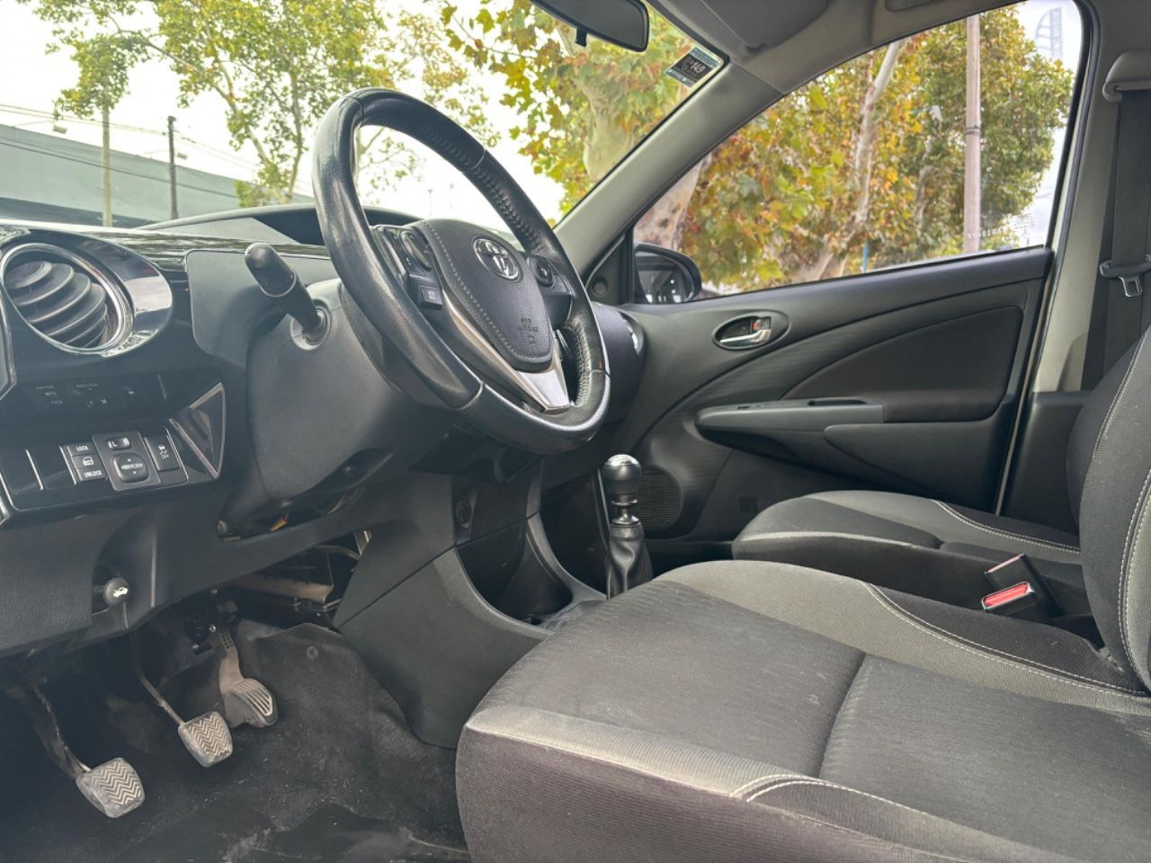 Toyota Etios Usado en Mendoza, deRuedas