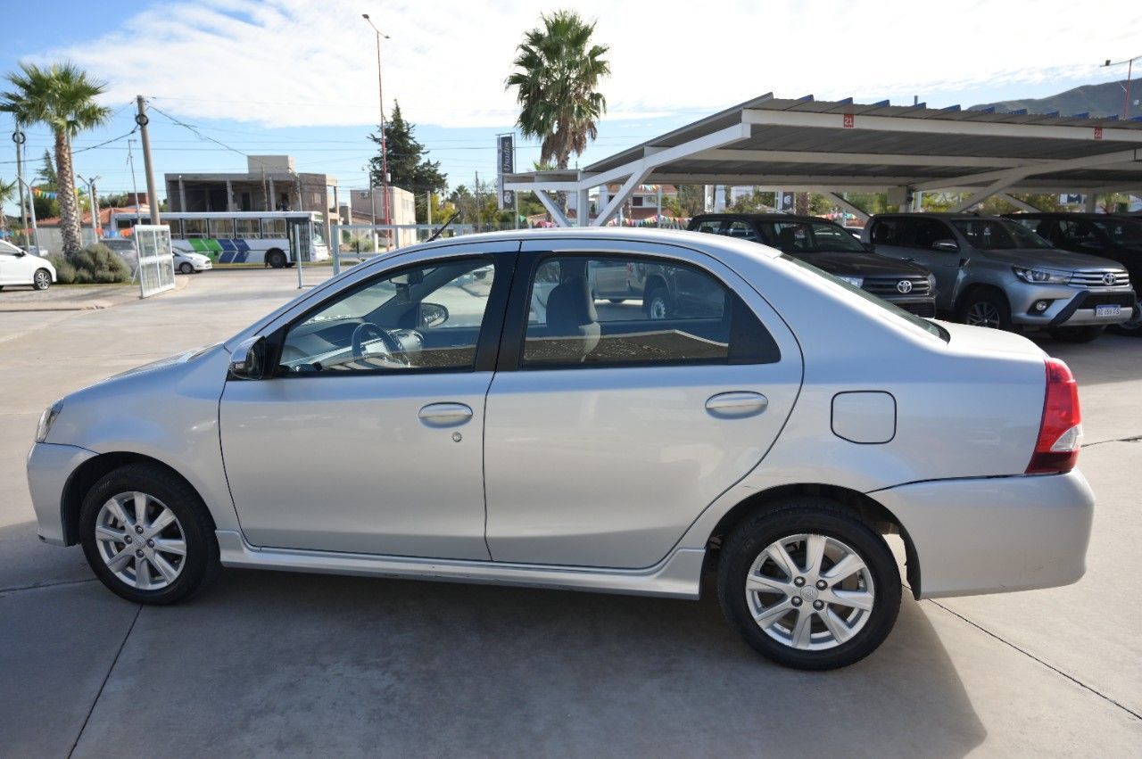 Toyota Etios Usado en San Luis, deRuedas