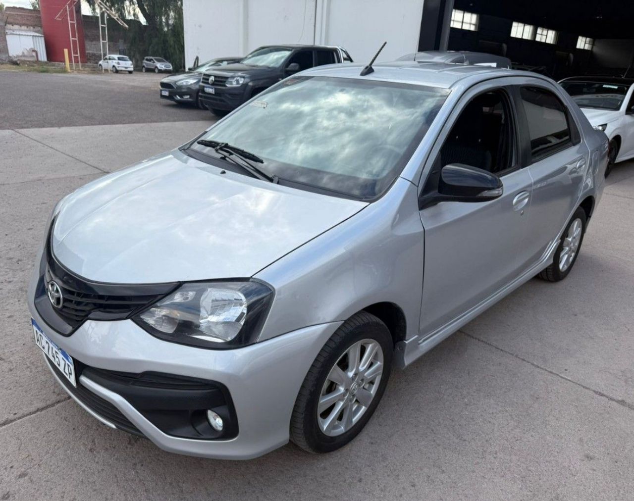 Toyota Etios Usado en Mendoza, deRuedas