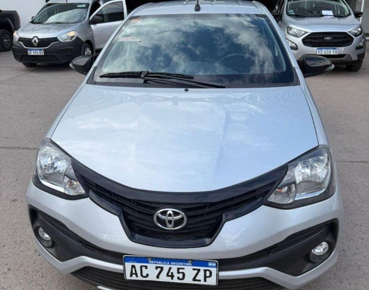 Toyota Etios Usado en Mendoza, deRuedas