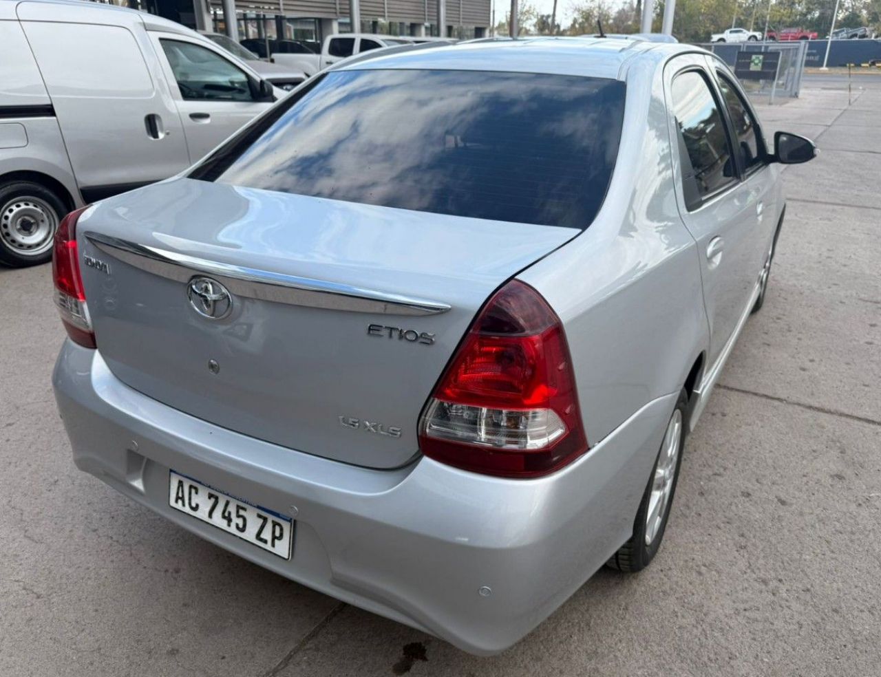 Toyota Etios Usado en Mendoza, deRuedas