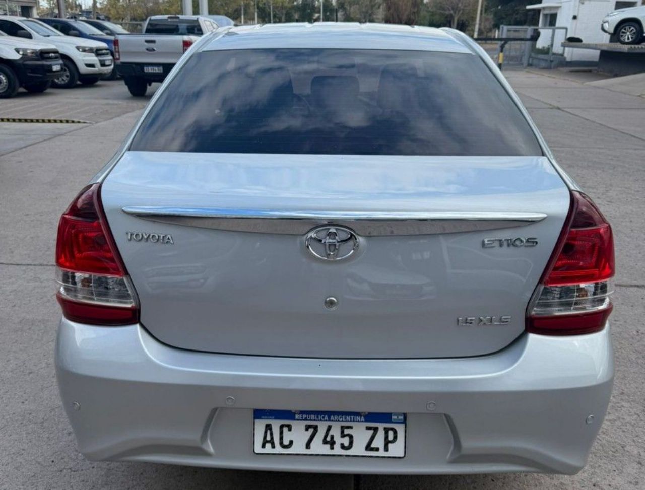 Toyota Etios Usado en Mendoza, deRuedas
