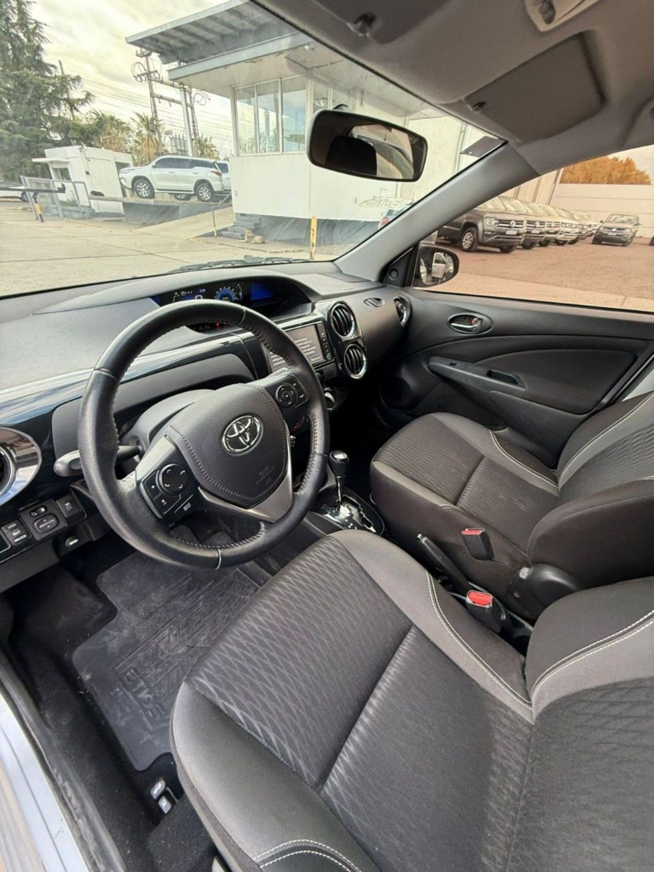 Toyota Etios Usado en Mendoza, deRuedas
