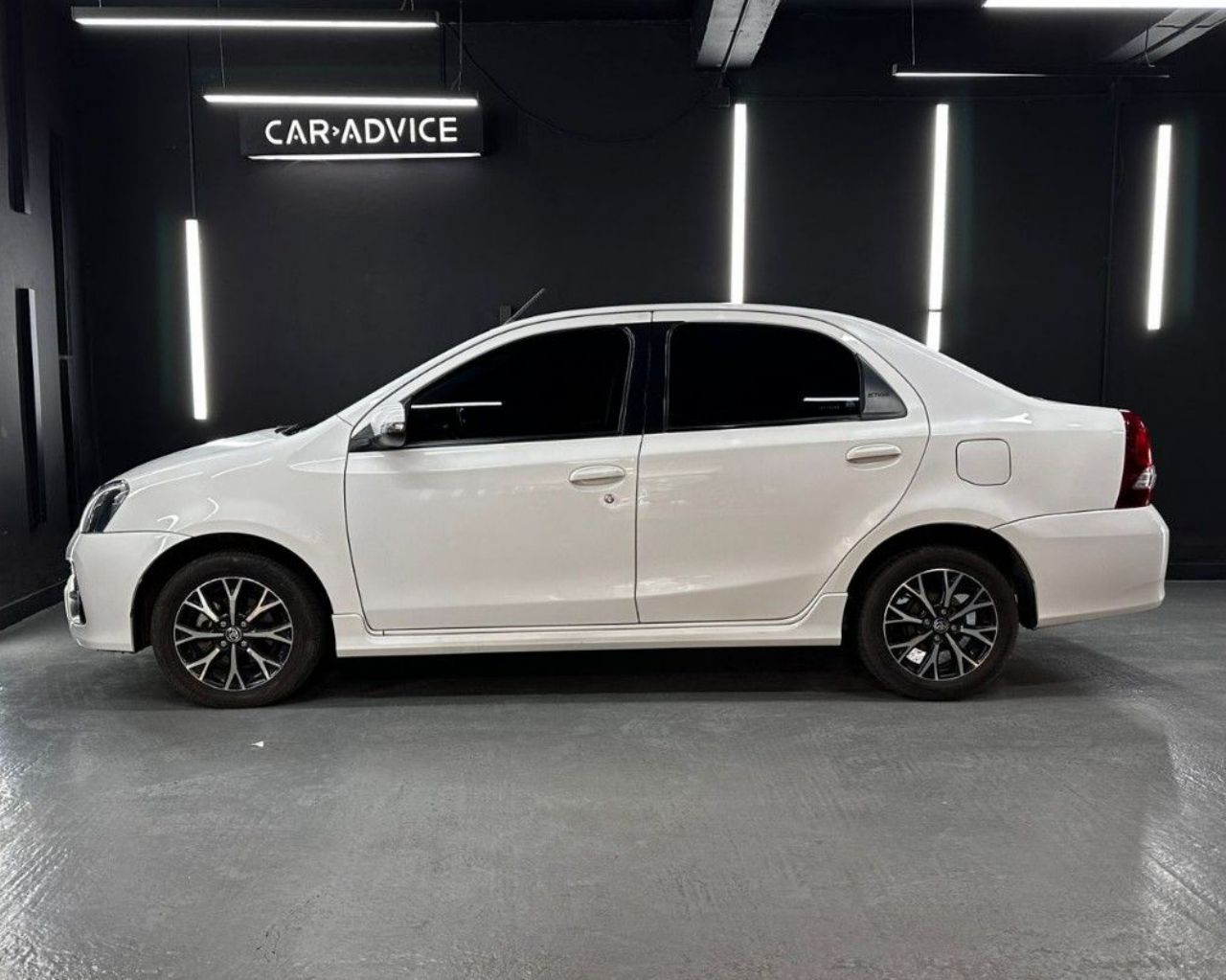 Toyota Etios Usado en Córdoba, deRuedas