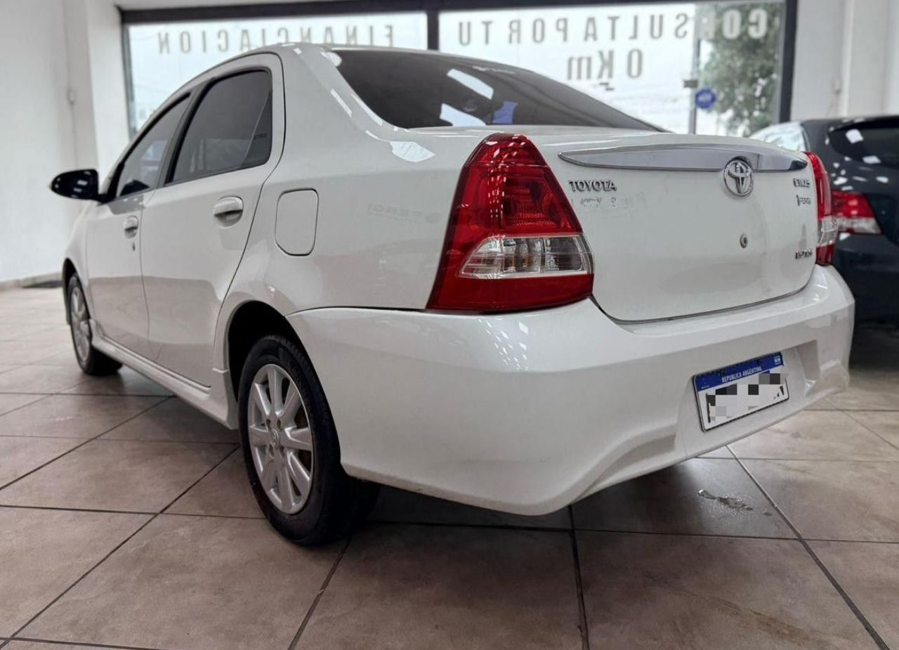 Toyota Etios Usado Financiado en Córdoba, deRuedas
