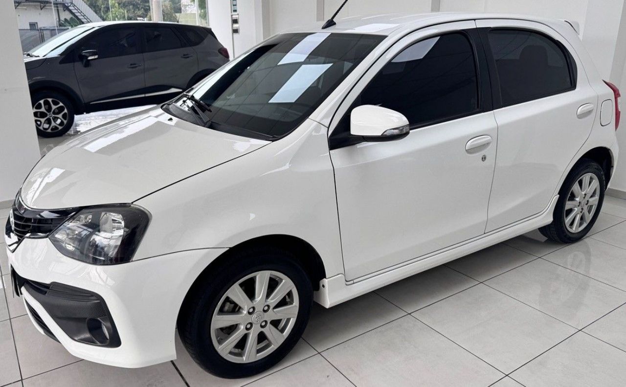 Toyota Etios Usado Financiado en Córdoba, deRuedas