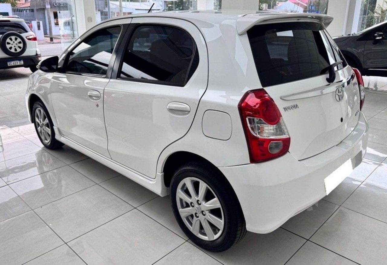 Toyota Etios Usado Financiado en Córdoba, deRuedas