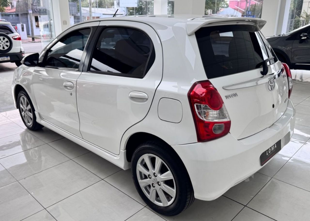 Toyota Etios Usado Financiado en Córdoba, deRuedas