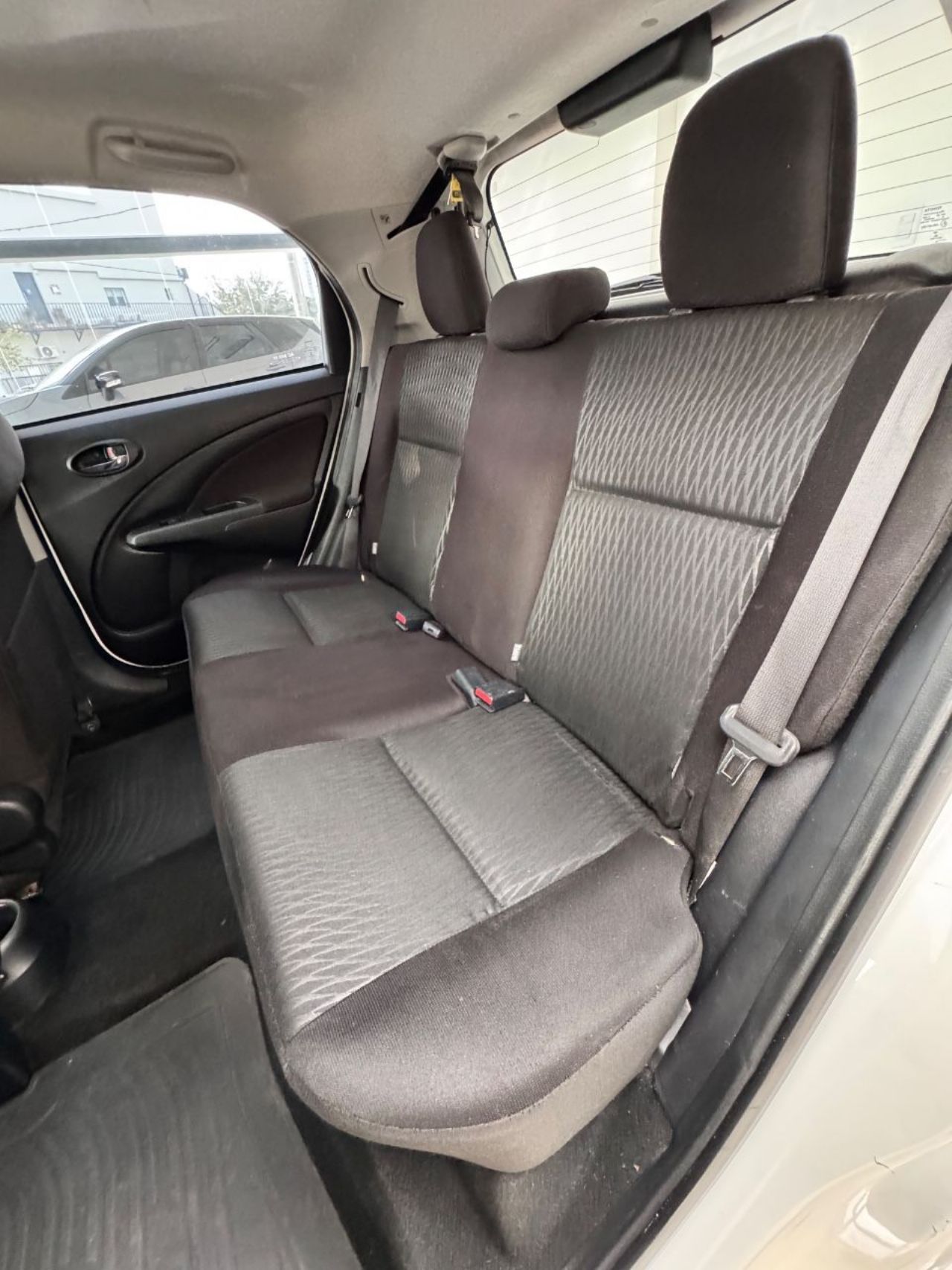 Toyota Etios Usado Financiado en Córdoba, deRuedas