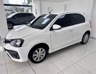 Toyota Etios Usado en Córdoba Financiado