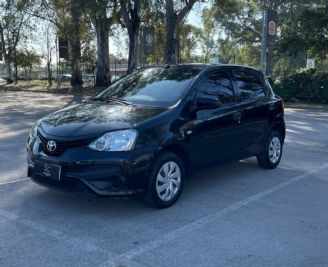 Toyota Etios Usado en Córdoba Financiado