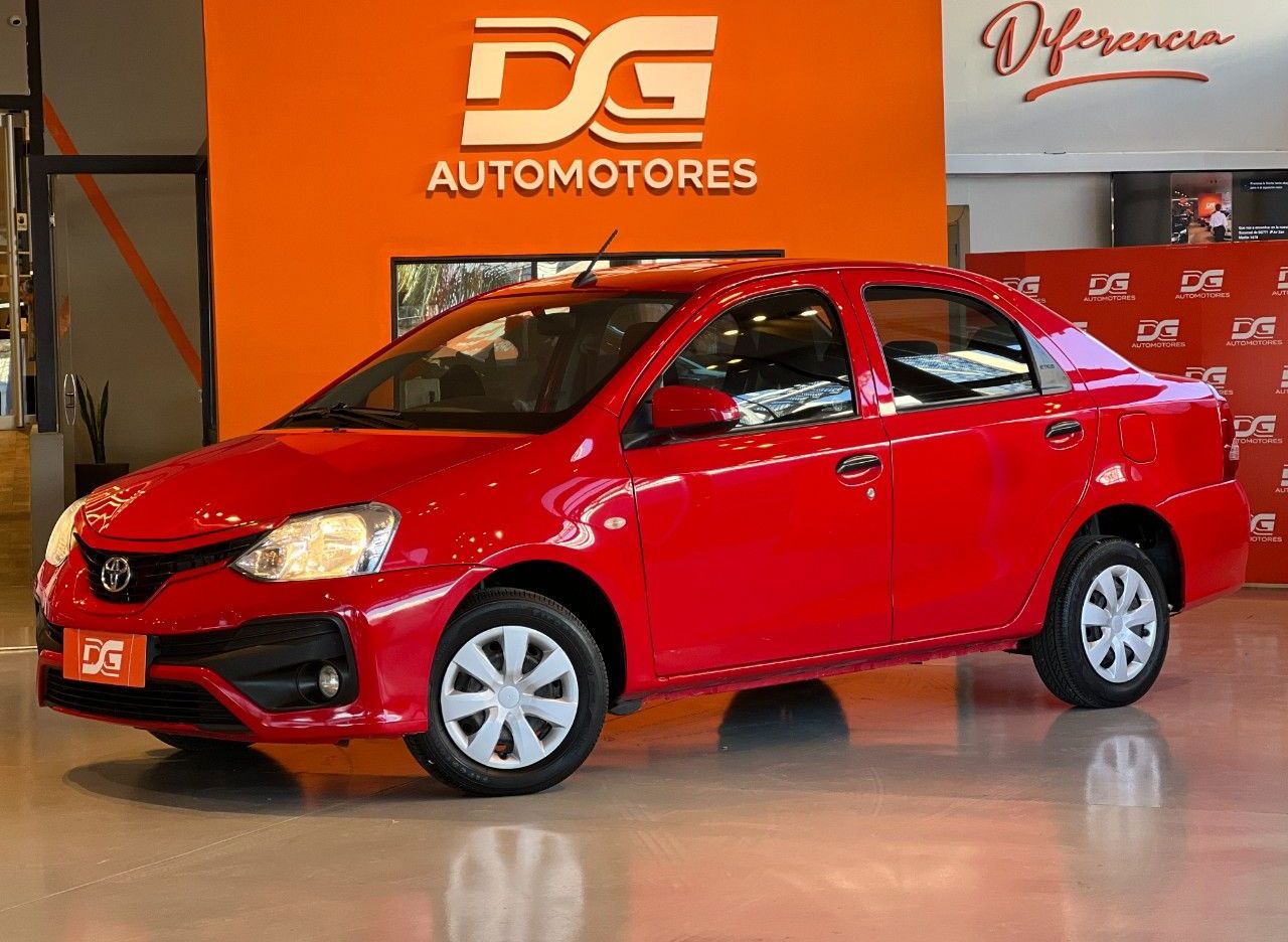 Toyota Etios Usado Financiado en Córdoba, deRuedas