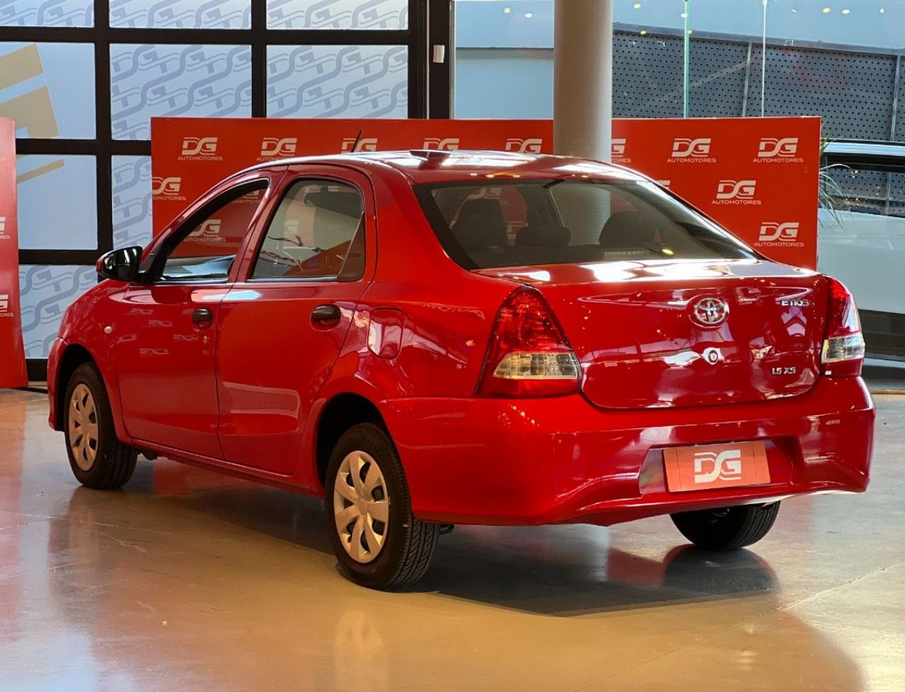 Toyota Etios Usado Financiado en Córdoba, deRuedas