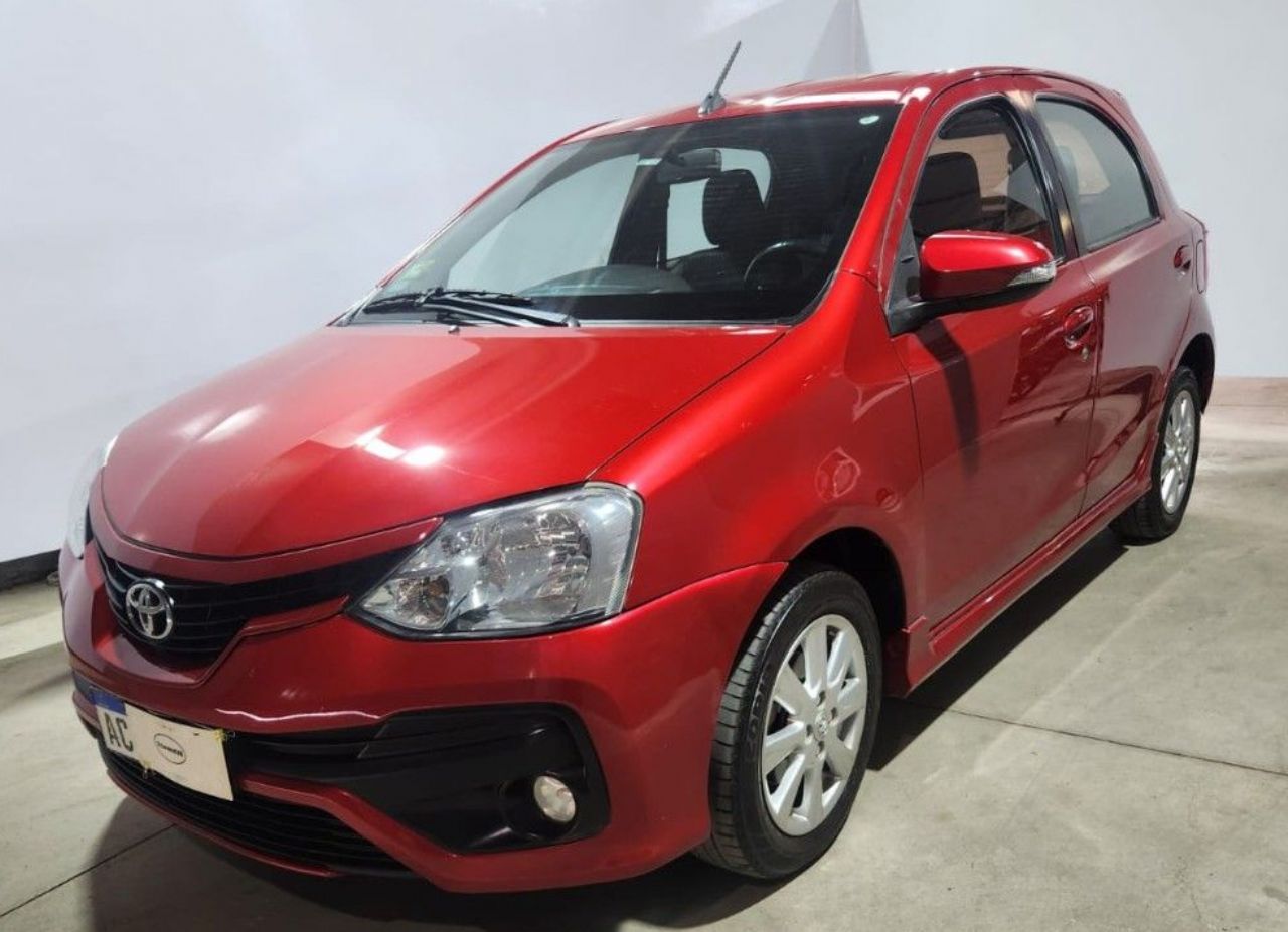 Toyota Etios Usado en Mendoza, deRuedas
