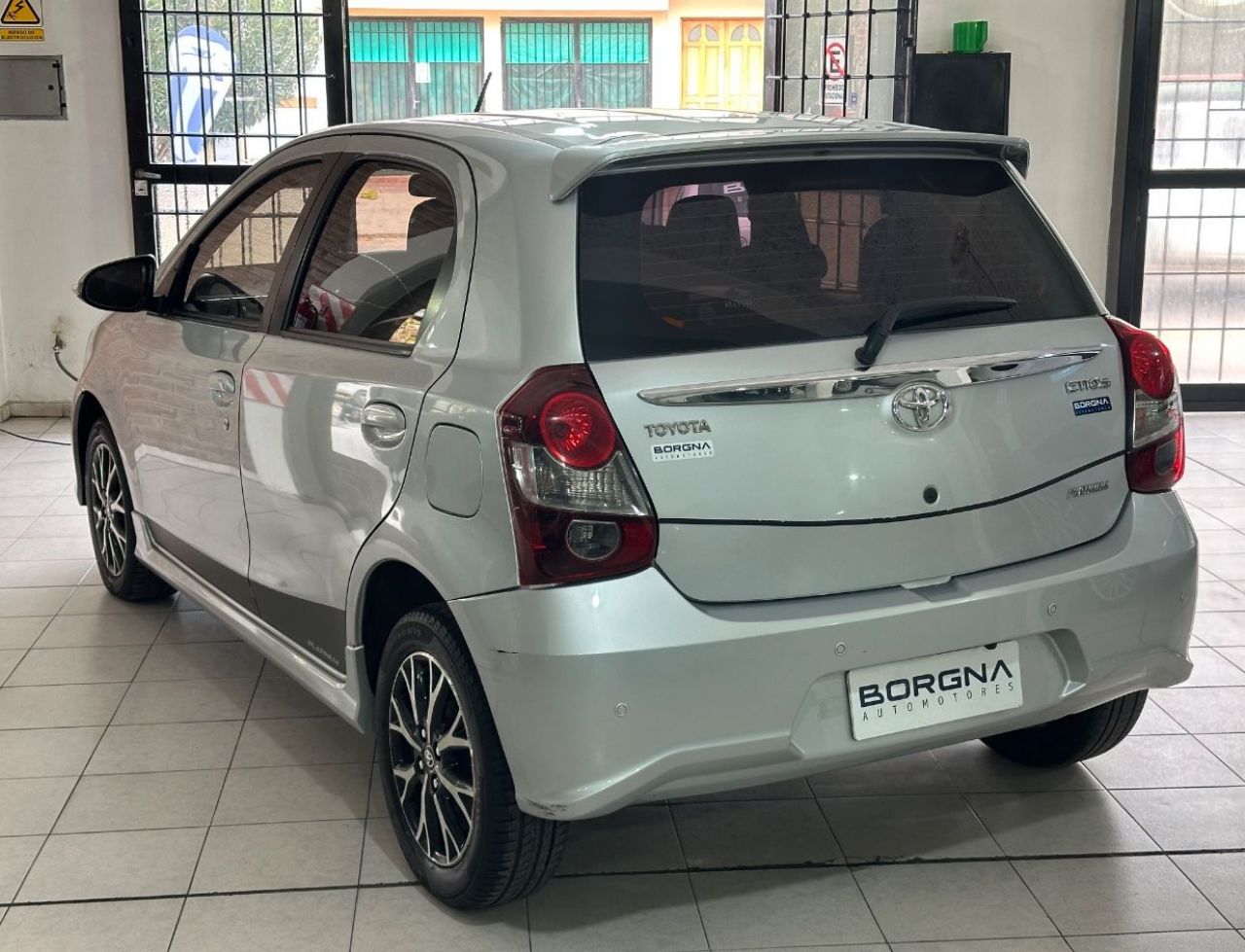 Toyota Etios Usado Financiado en Mendoza, deRuedas