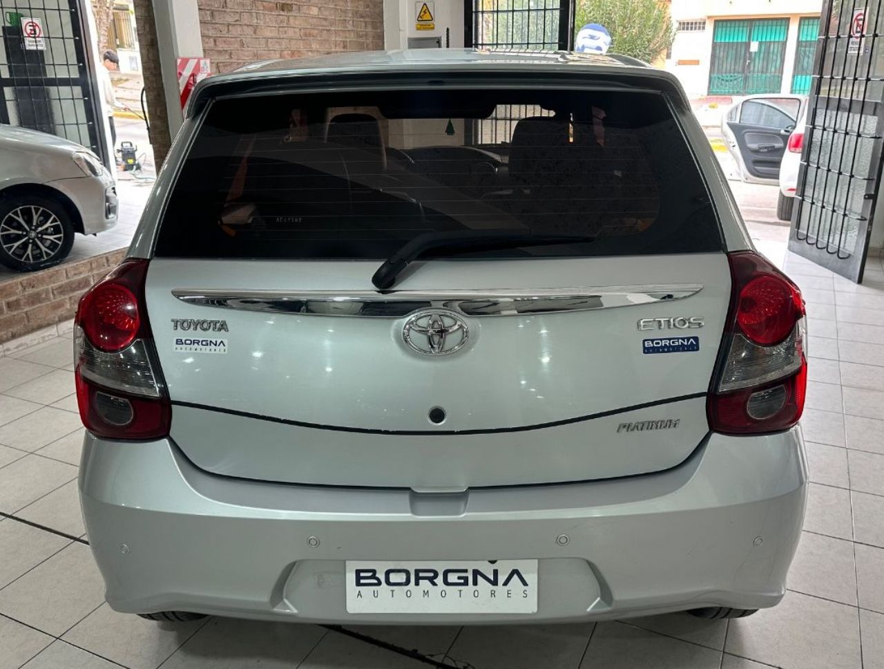 Toyota Etios Usado Financiado en Mendoza, deRuedas