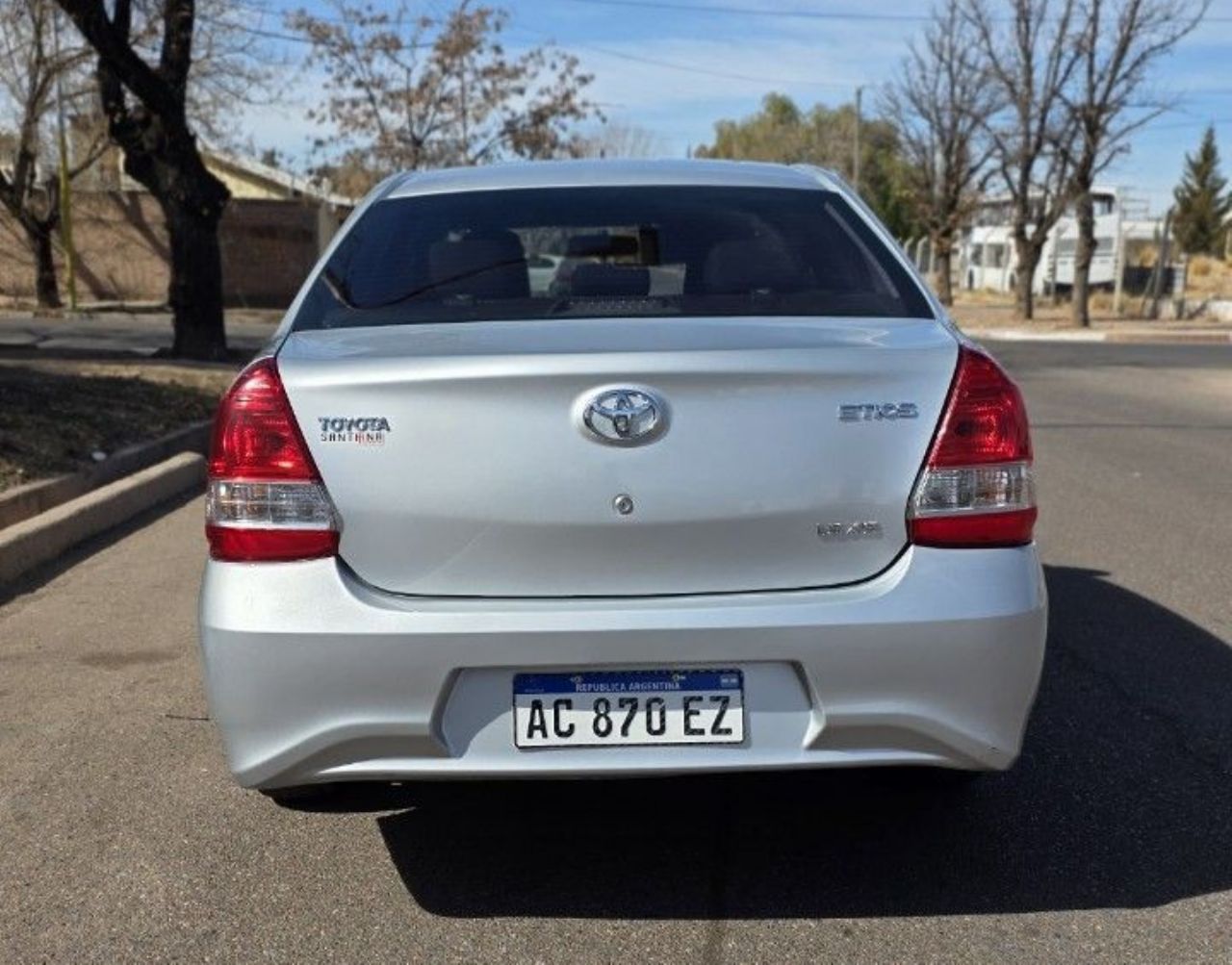 Toyota Etios Usado en Mendoza, deRuedas