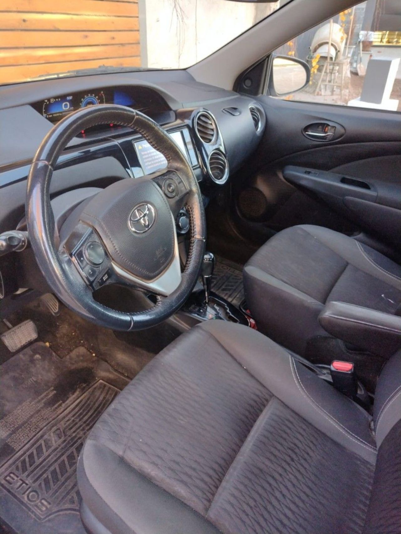 Toyota Etios Usado en Mendoza, deRuedas