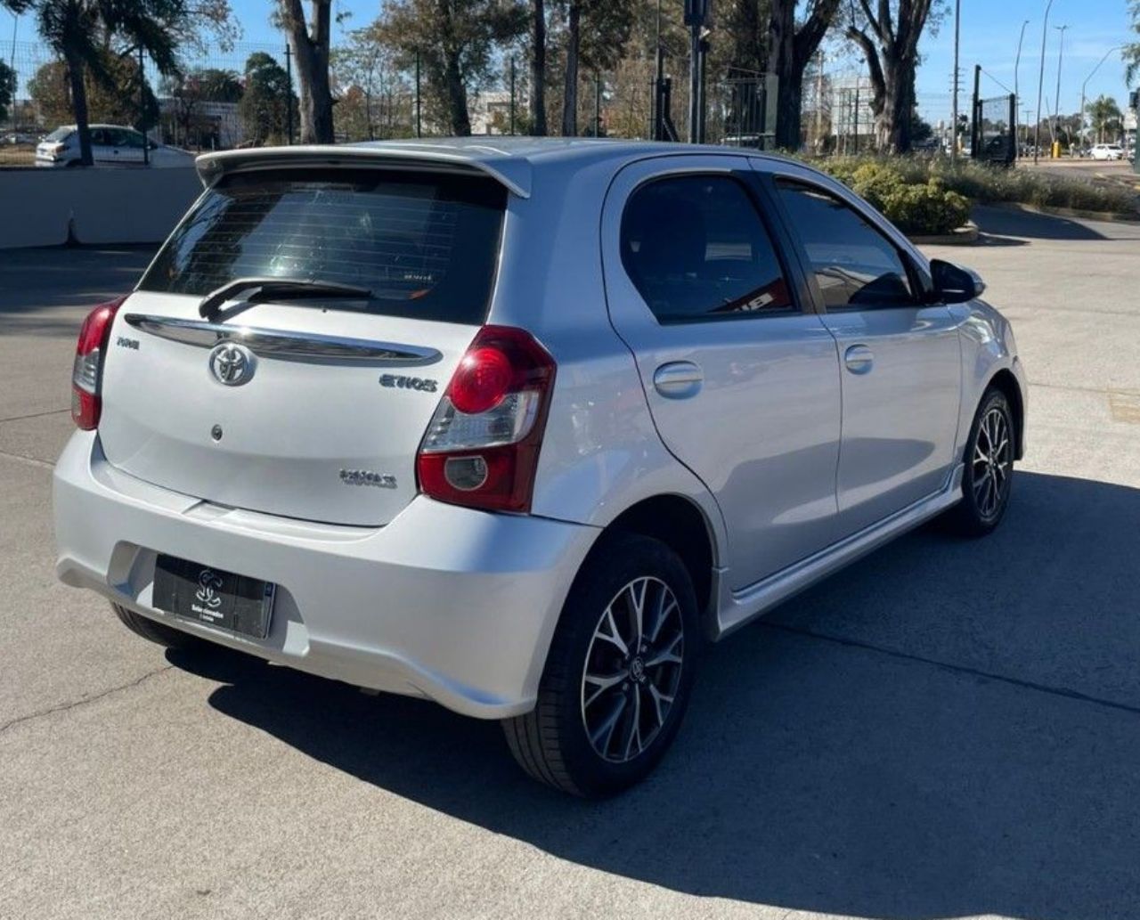 Toyota Etios Usado Financiado en Córdoba, deRuedas