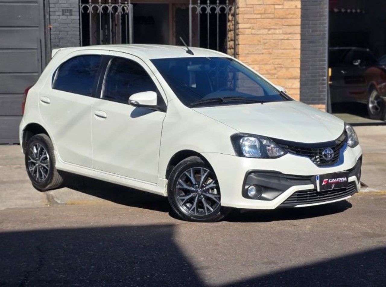 Toyota Etios Usado en Mendoza, deRuedas