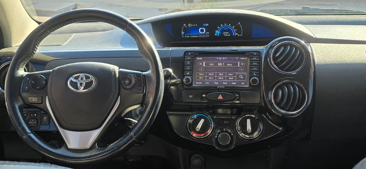 Toyota Etios Usado en Mendoza, deRuedas