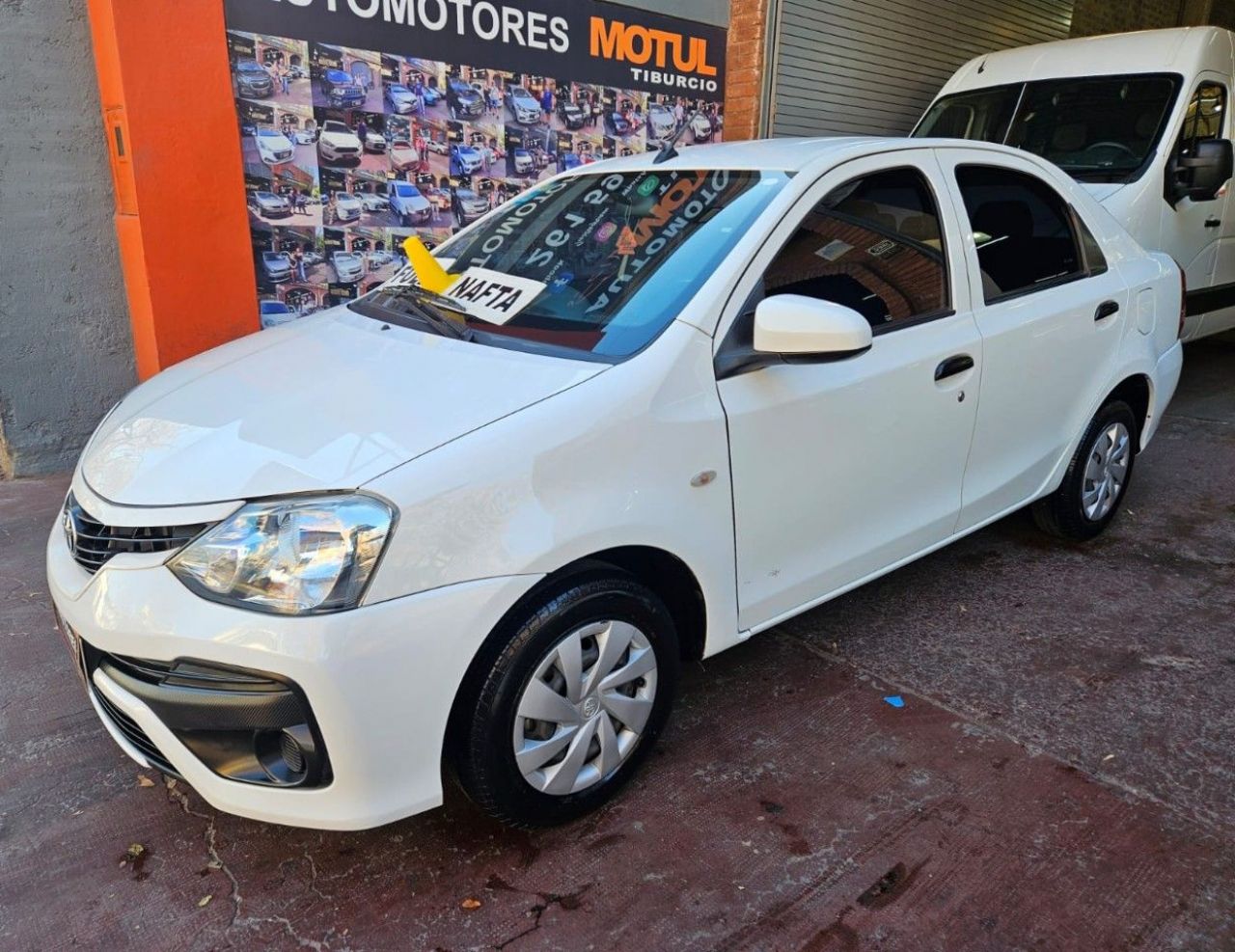 Toyota Etios Usado en Mendoza, deRuedas