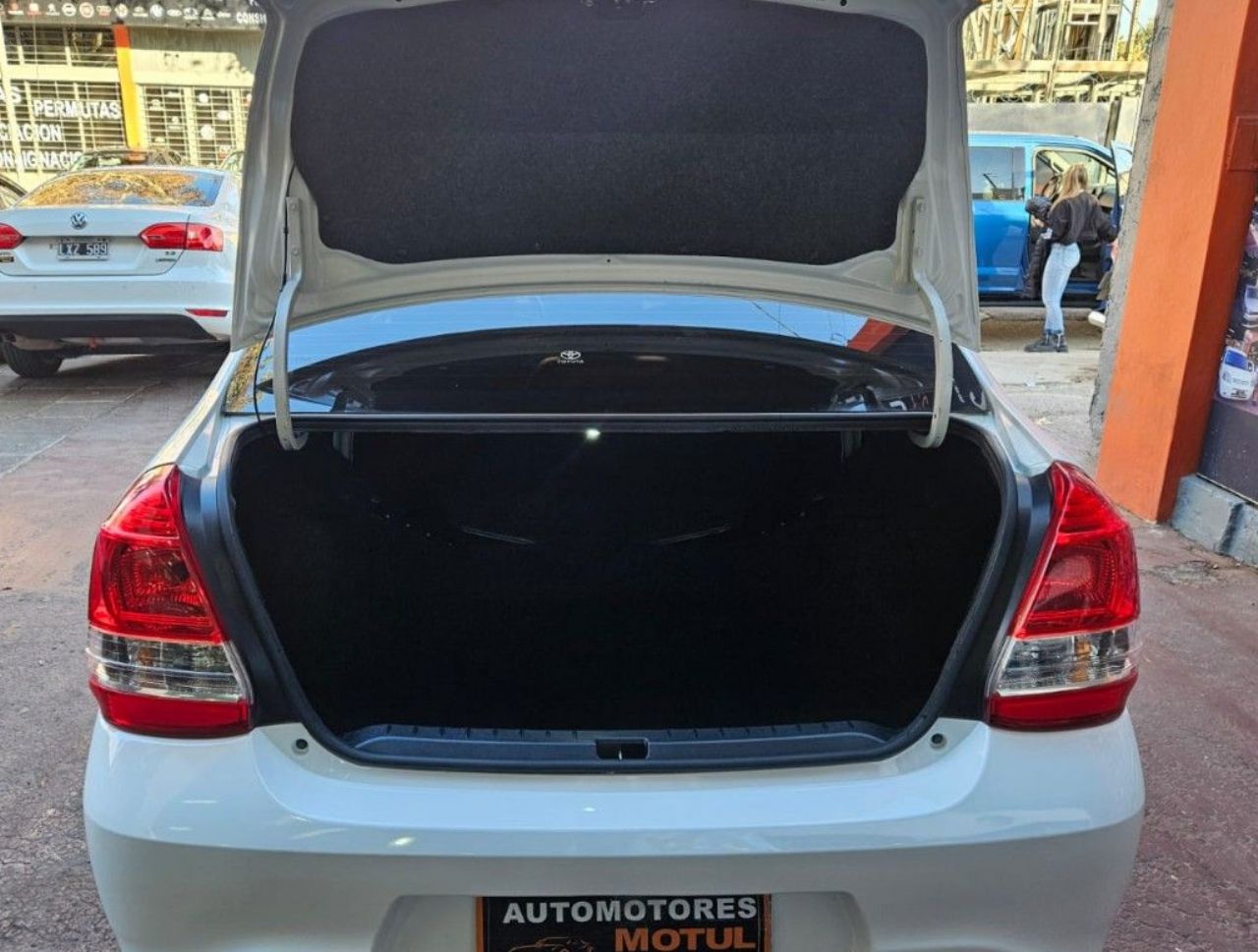 Toyota Etios Usado en Mendoza, deRuedas