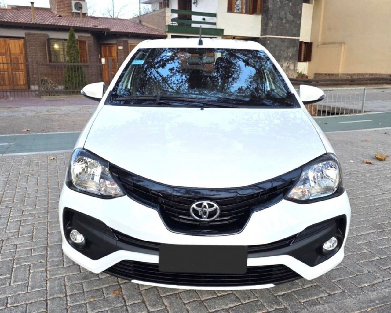 Toyota Etios Usado en Mendoza, deRuedas