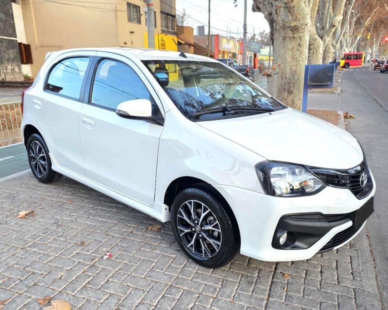 Toyota Etios Usado en Mendoza, deRuedas