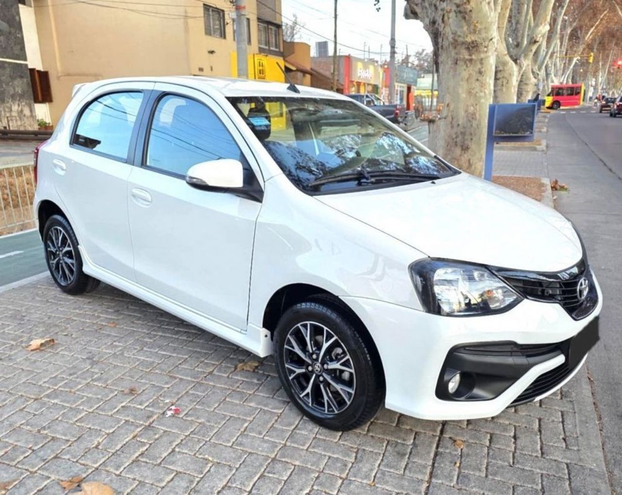 Toyota Etios Usado en Mendoza, deRuedas