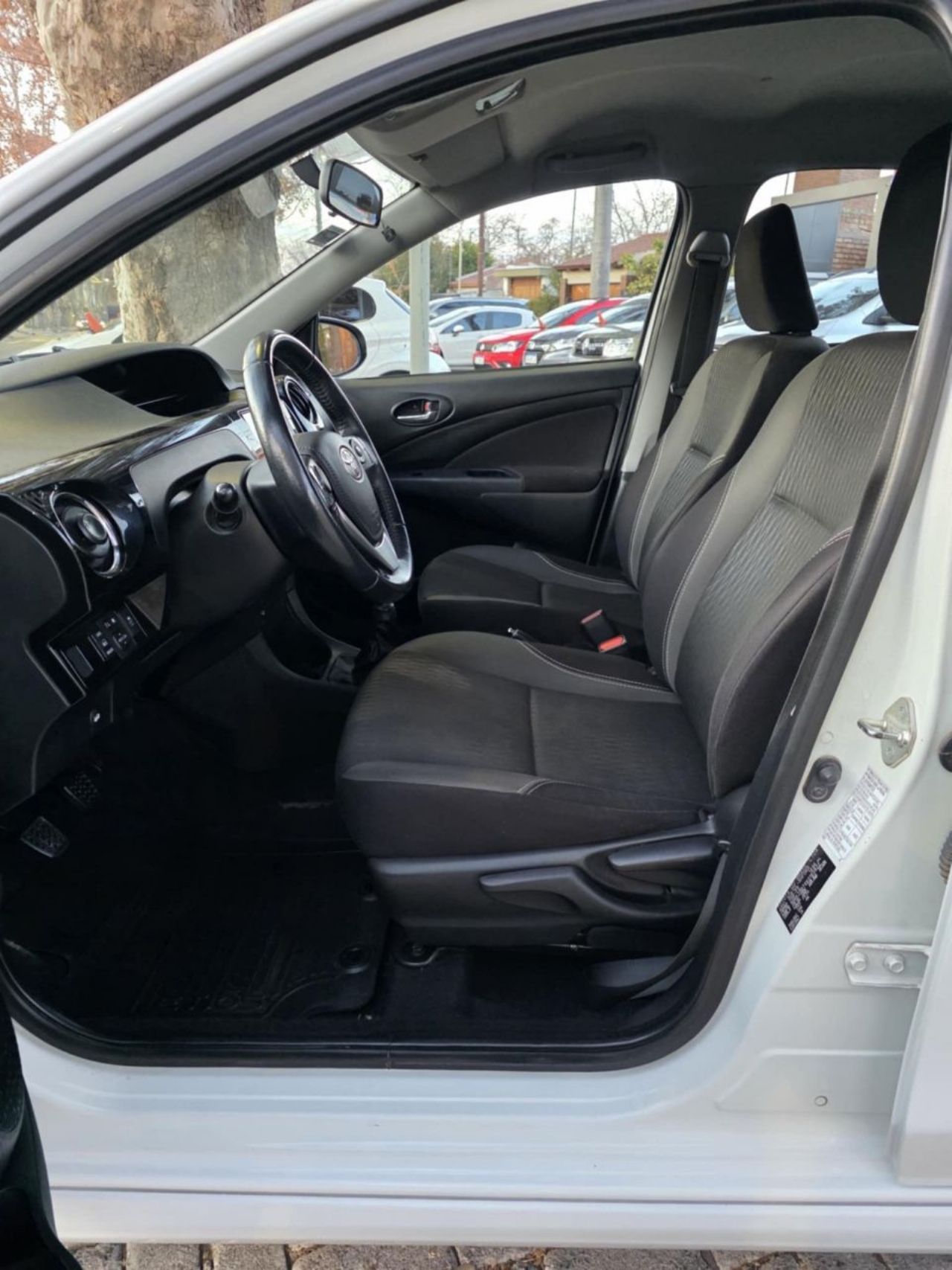 Toyota Etios Usado en Mendoza, deRuedas