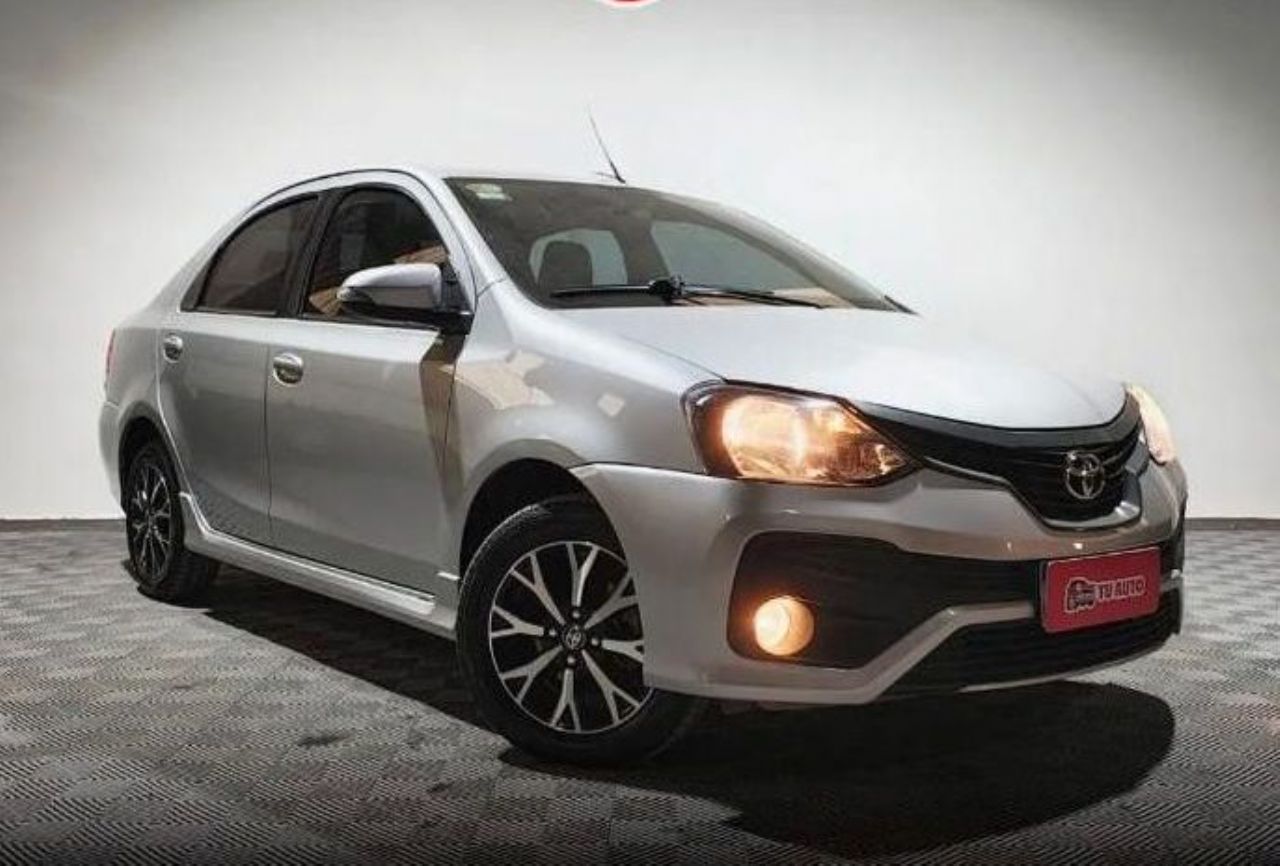 Toyota Etios Usado en Córdoba, deRuedas