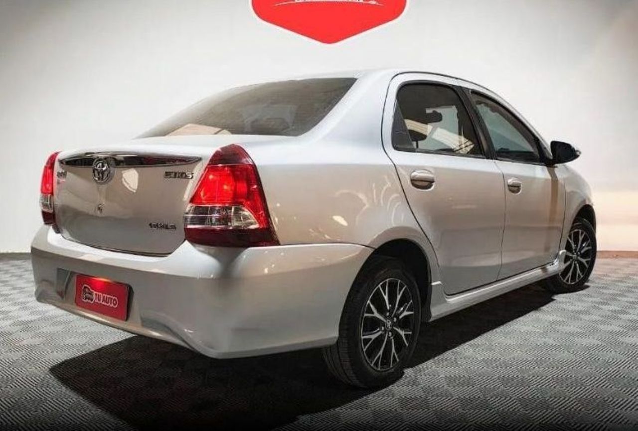Toyota Etios Usado en Córdoba, deRuedas