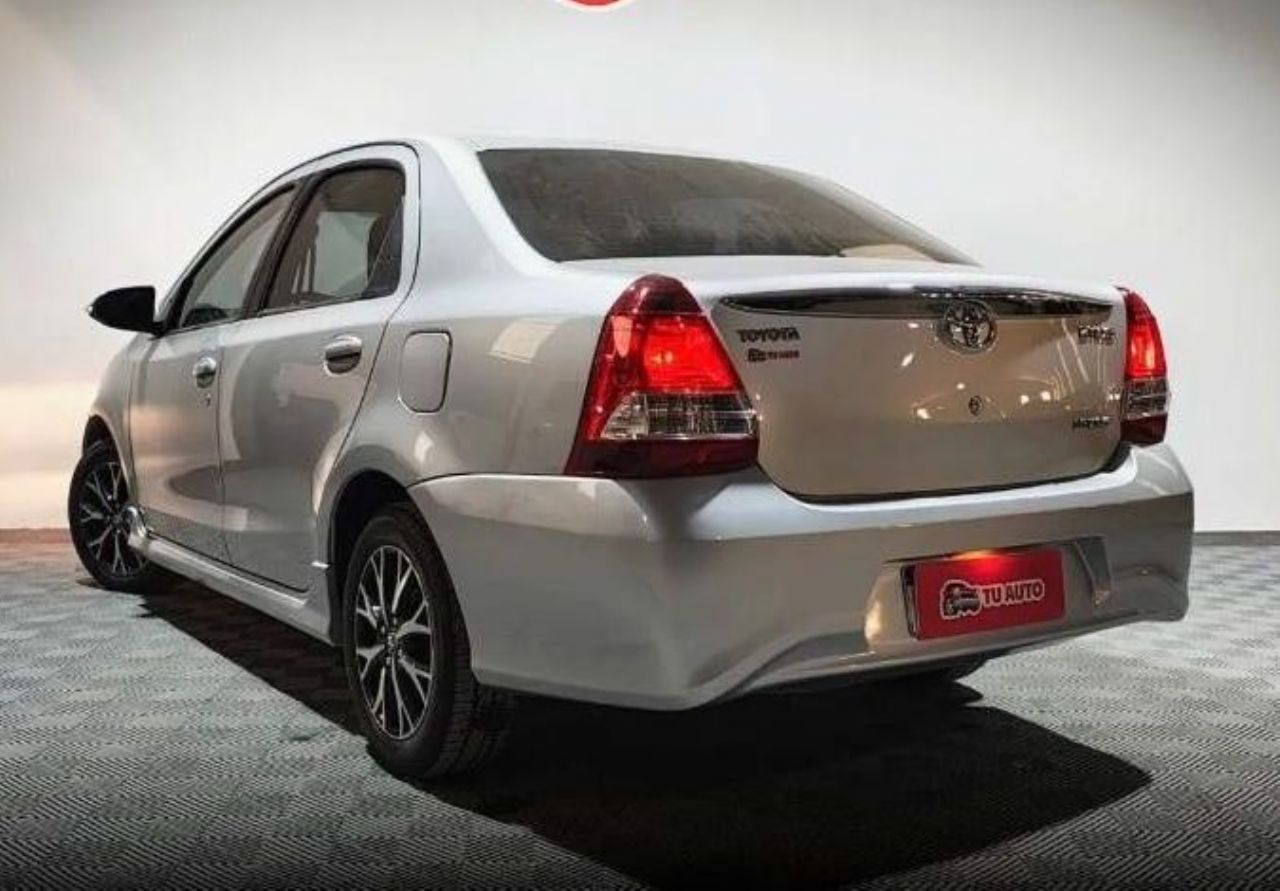 Toyota Etios Usado en Córdoba, deRuedas