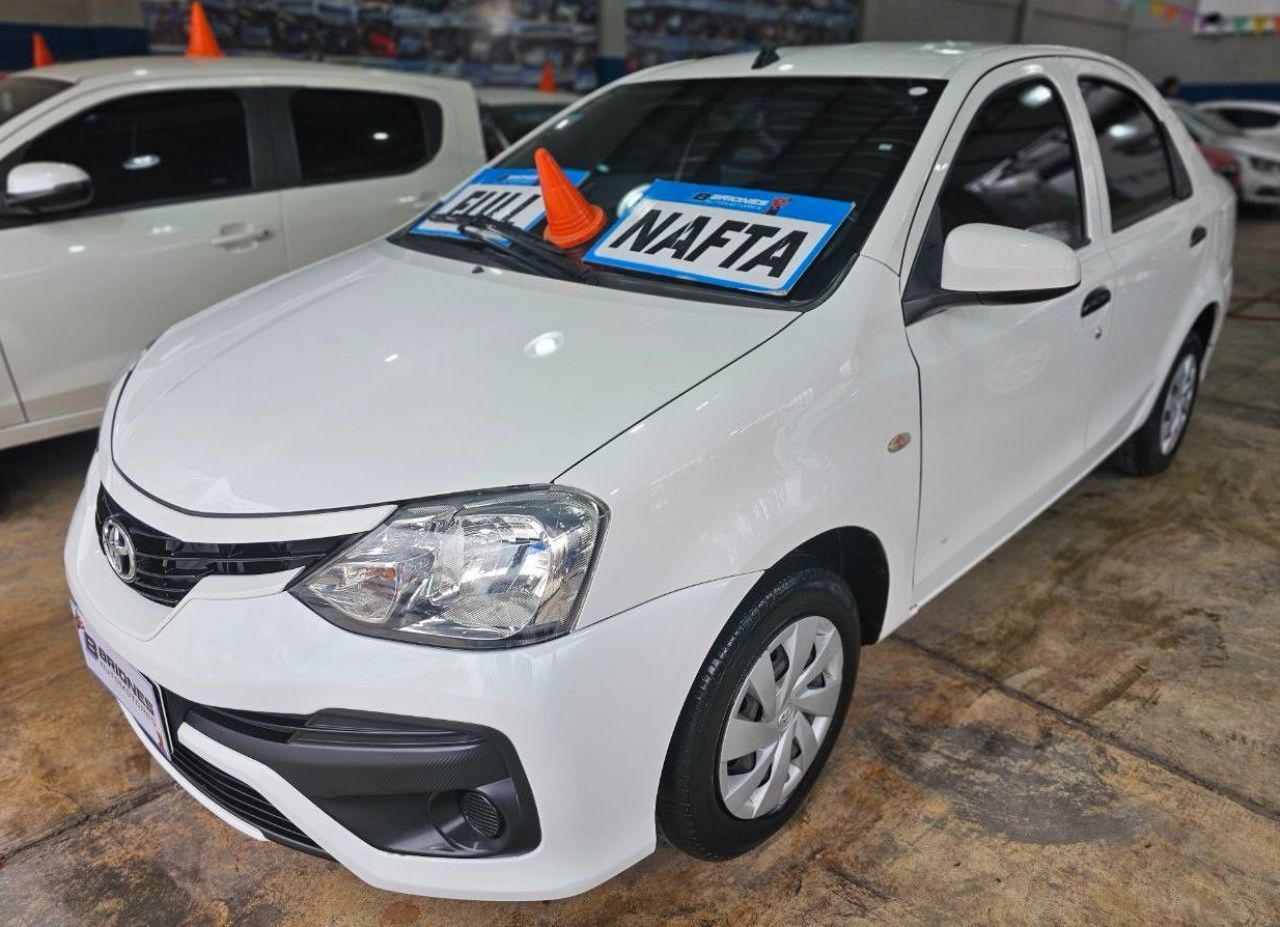 Toyota Etios Usado en Mendoza, deRuedas