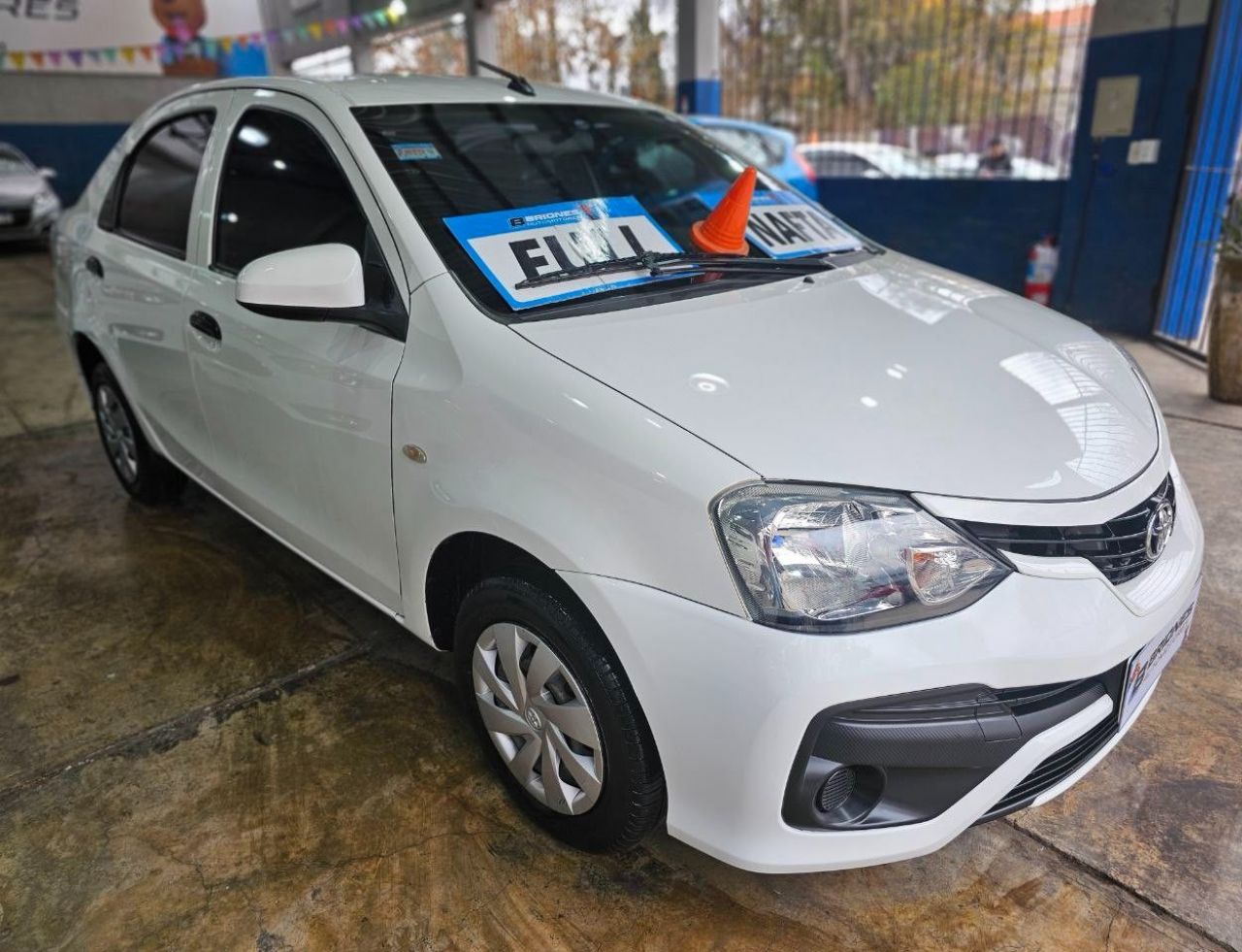 Toyota Etios Usado en Mendoza, deRuedas