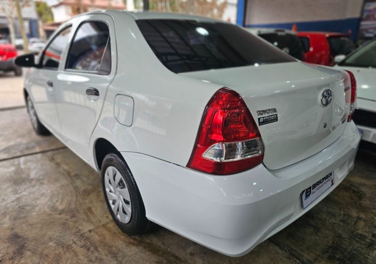 Toyota Etios Usado en Mendoza, deRuedas