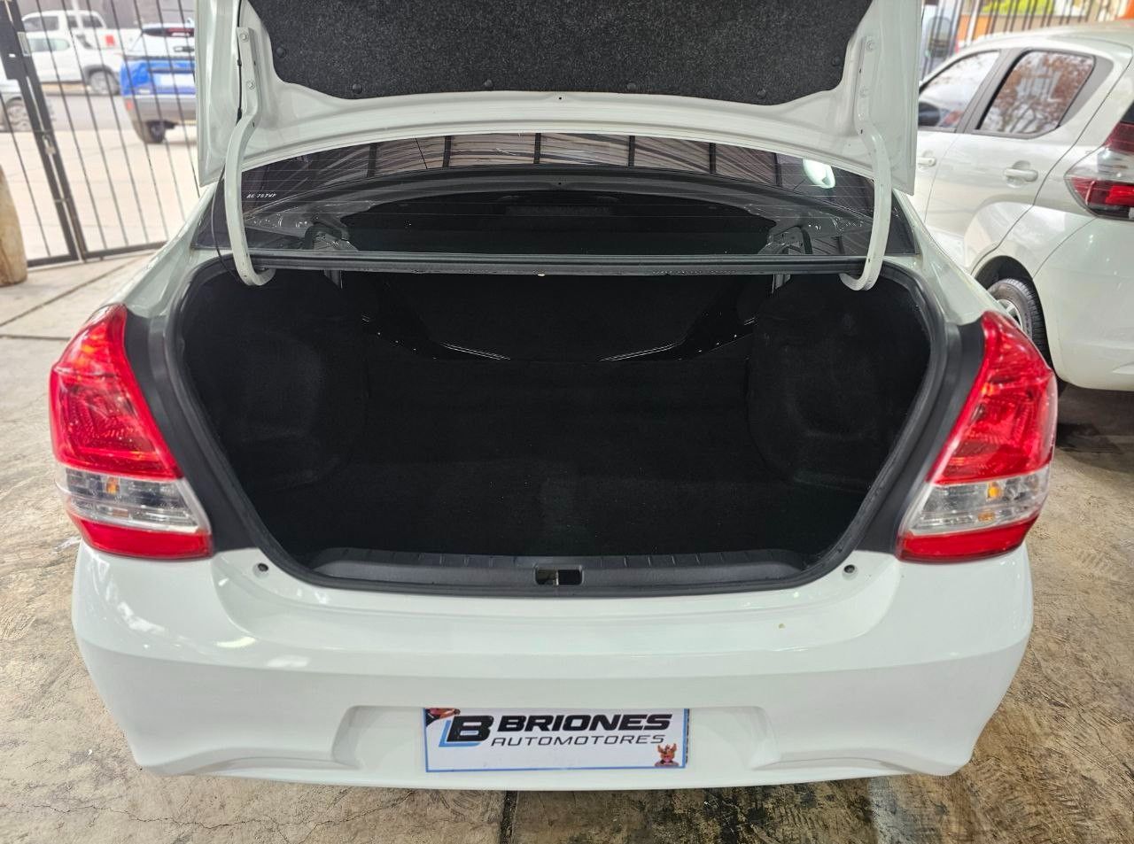 Toyota Etios Usado en Mendoza, deRuedas