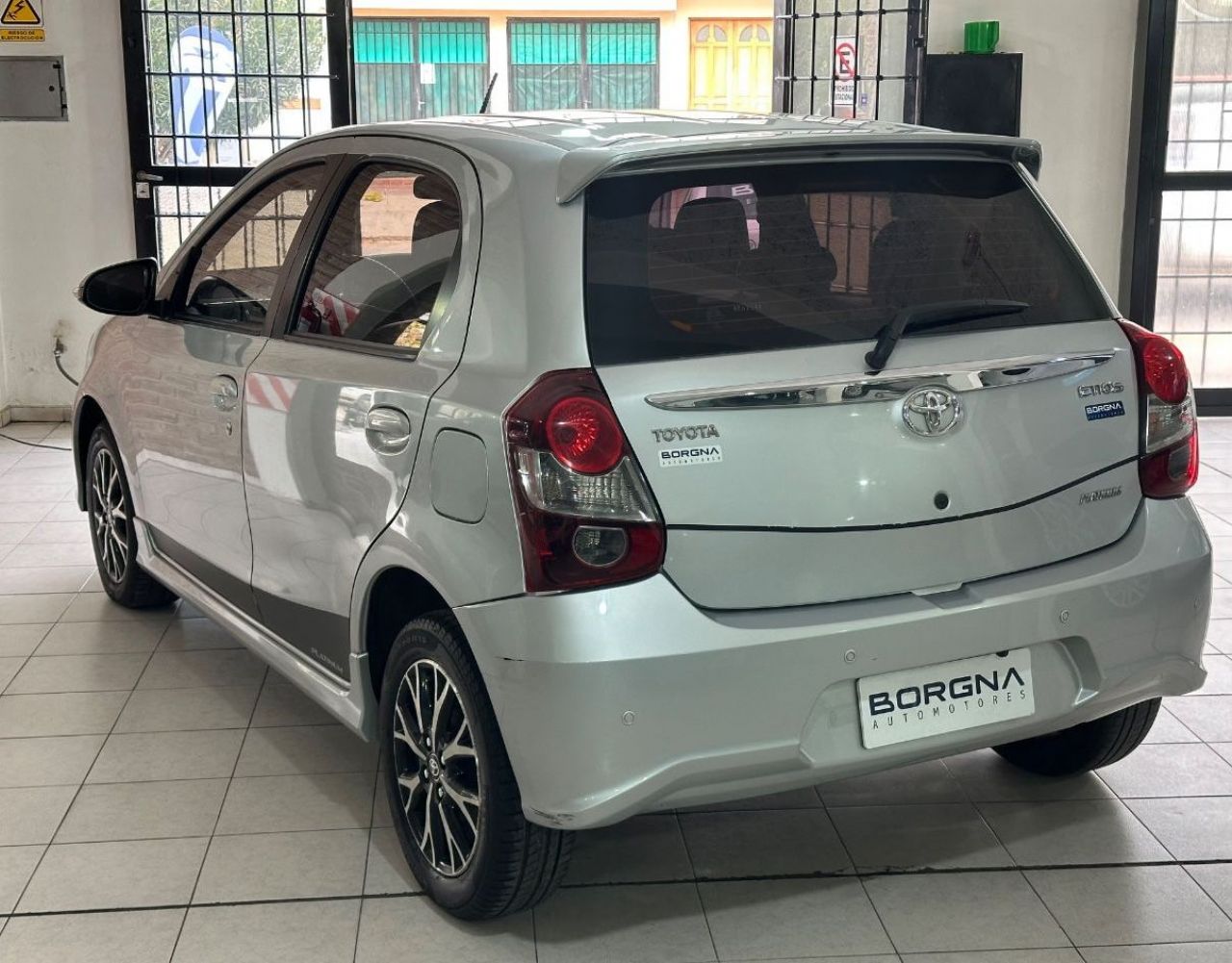 Toyota Etios Usado Financiado en Mendoza, deRuedas