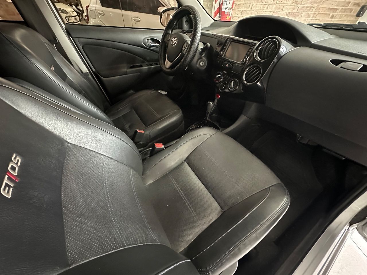 Toyota Etios Usado Financiado en Mendoza, deRuedas