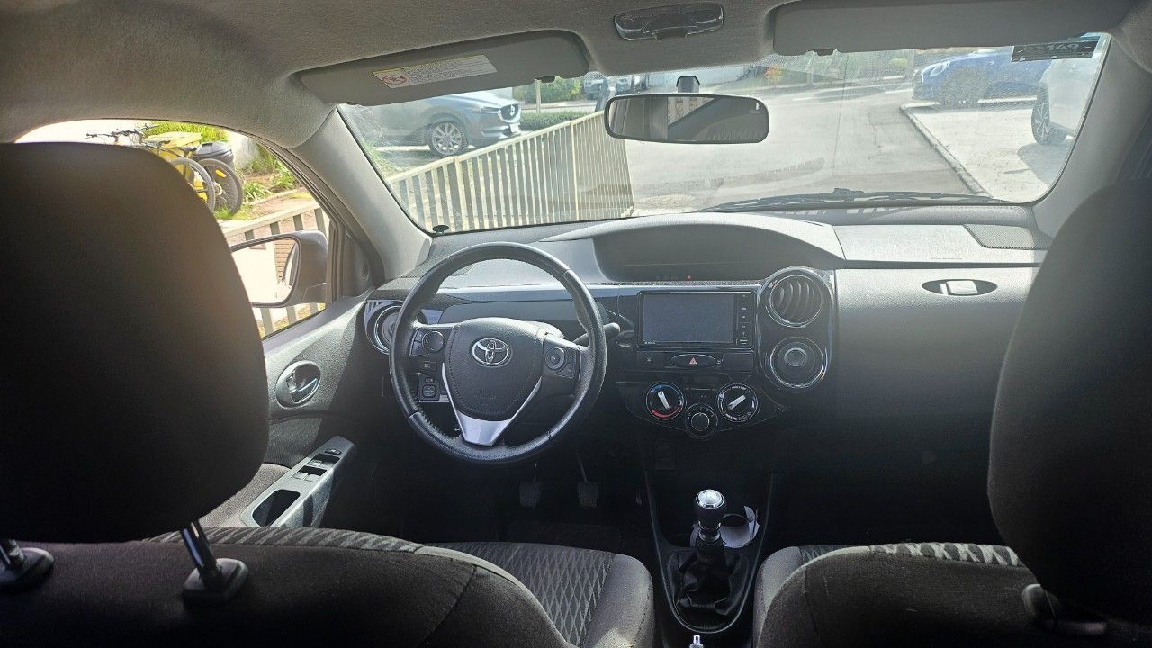 Toyota Etios Usado en Mendoza, deRuedas