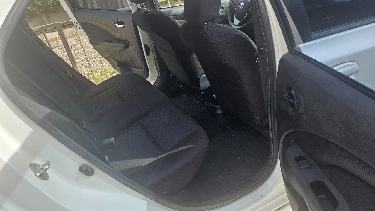 Toyota Etios Usado en Mendoza, deRuedas