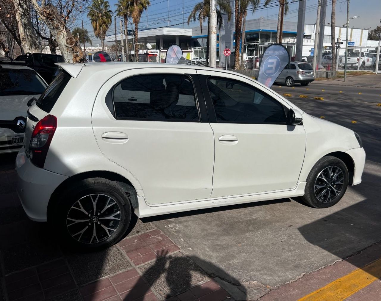 Toyota Etios Usado en Mendoza, deRuedas