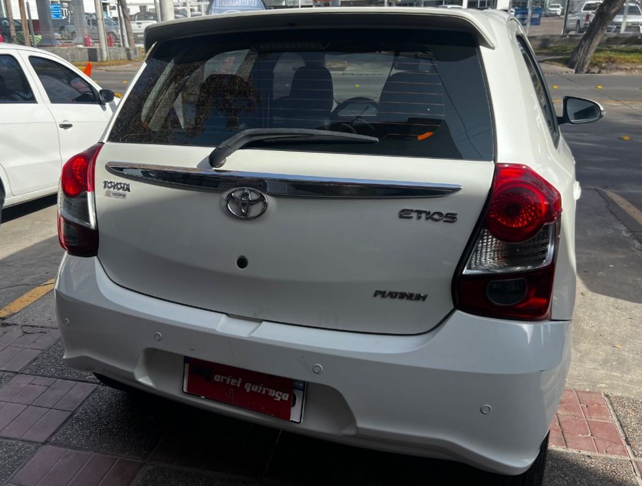 Toyota Etios Usado en Mendoza, deRuedas
