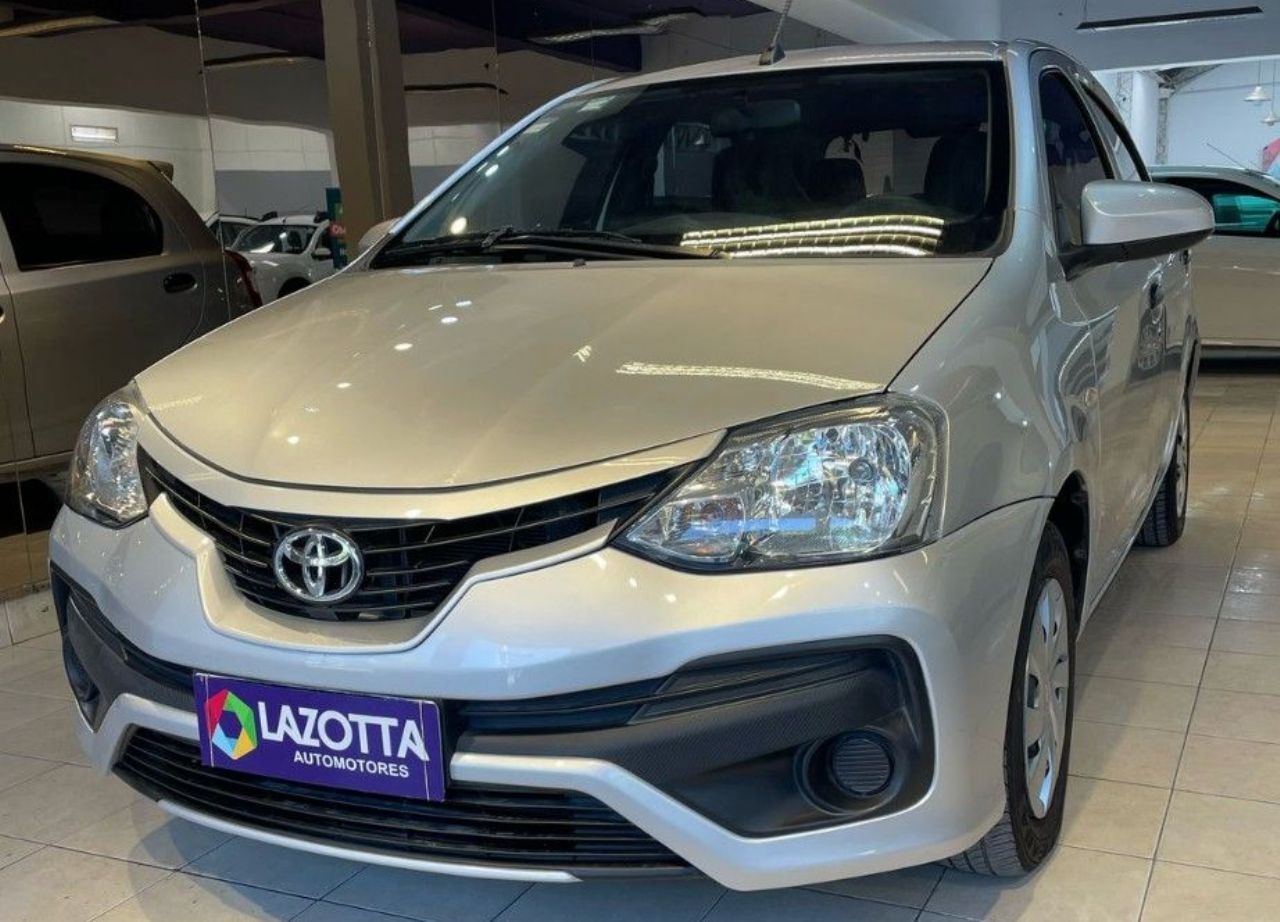 Toyota Etios Usado Financiado en Córdoba, deRuedas