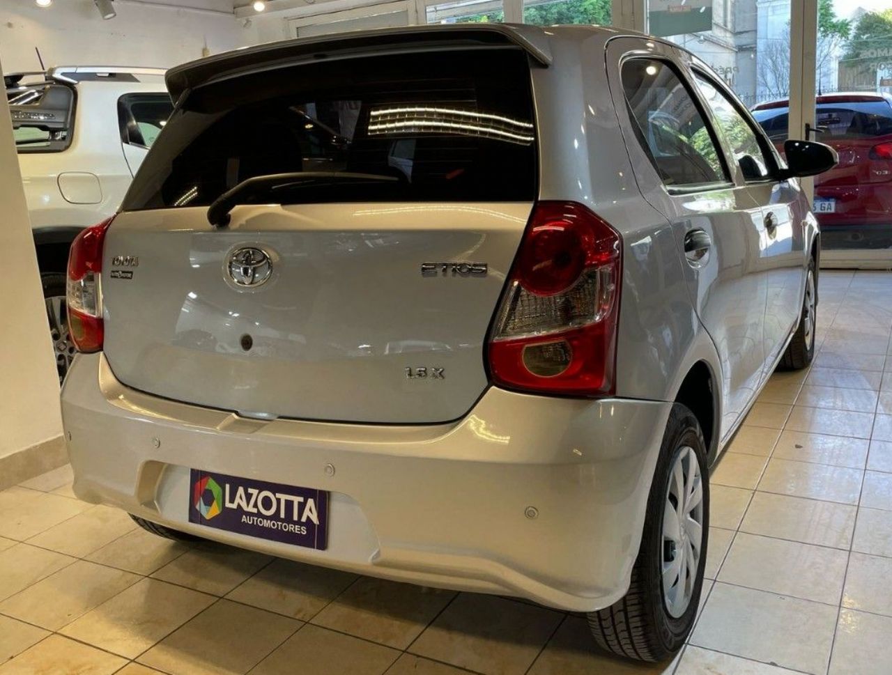 Toyota Etios Usado Financiado en Córdoba, deRuedas