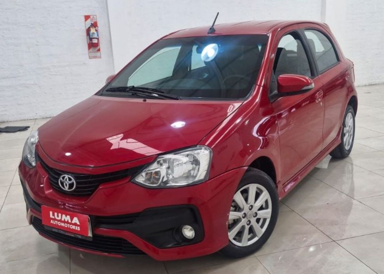 Toyota Etios Usado Financiado en Mendoza, deRuedas