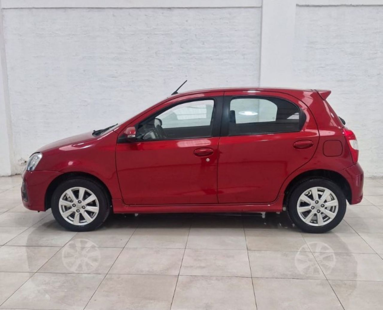 Toyota Etios Usado Financiado en Mendoza, deRuedas