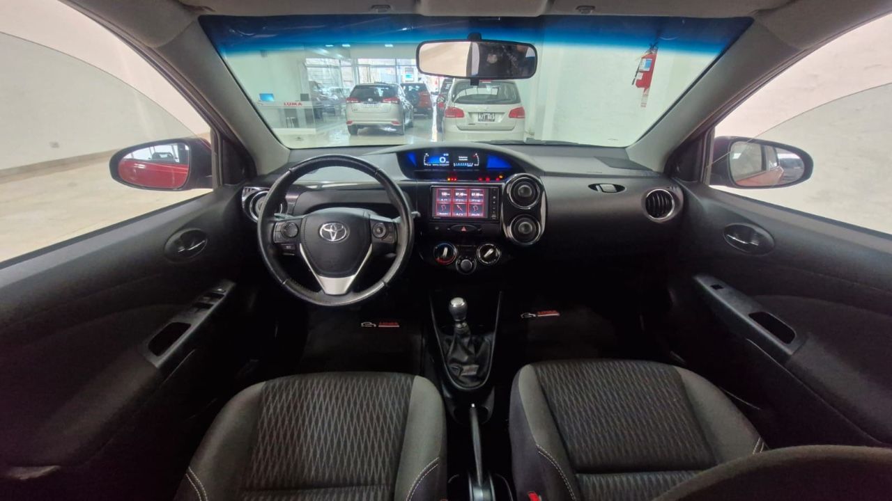 Toyota Etios Usado Financiado en Mendoza, deRuedas